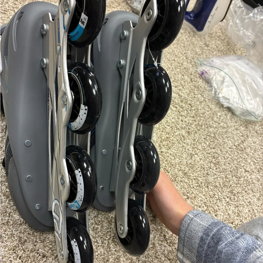 Woman’s Black & Blue roller skates Skates size 10 - Picture 9 of 12